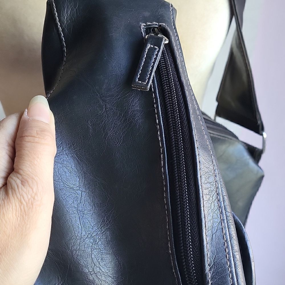 Black Faux Leather Messenger Shoulder Bag, Medium - Picture 5 of 9